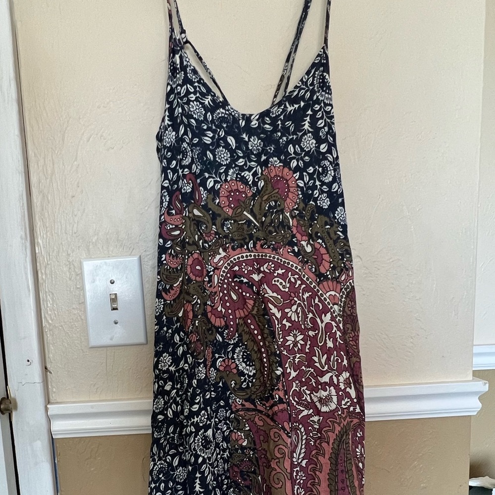Beautiful O’Neil maxi dress size small with a tie back. In amazing condition